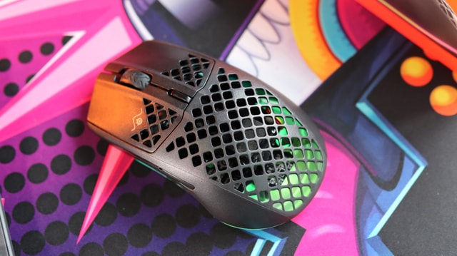 Aerox 3 jadi gaming mouse paling enteng karena beratnya cuma 66 gram saja bro!